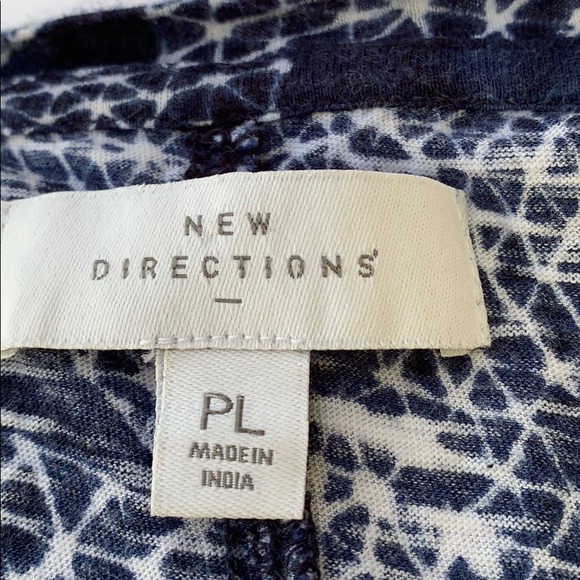 New Directions women’s navy&white blouse $5/25 - Picture 6 of 6